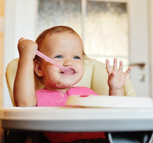 Kinderstoel Eten Shutterstock 135421022